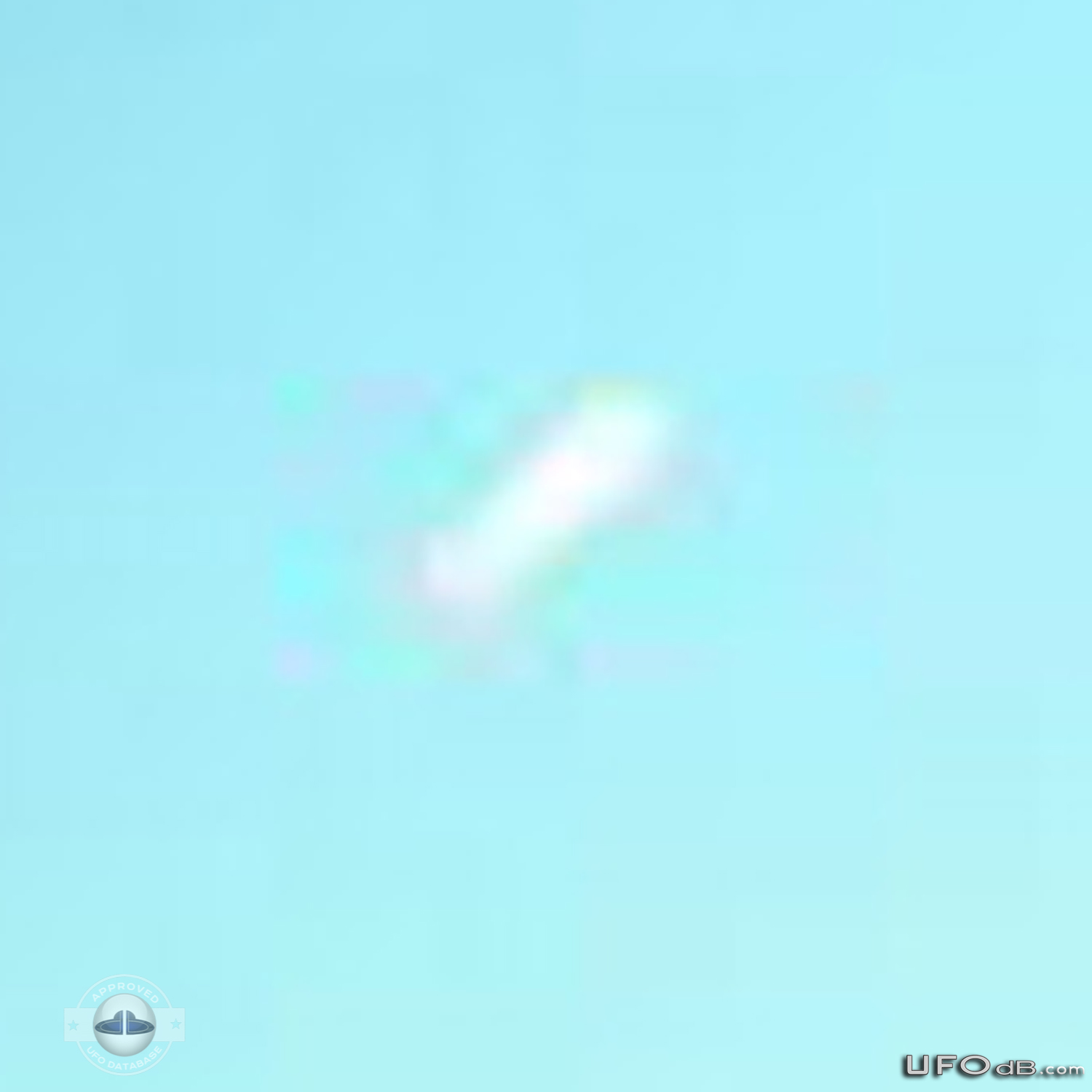 Teacher see UFO on Songhua River Bridge in Harbin, China | March 2009 UFO Picture #246-4