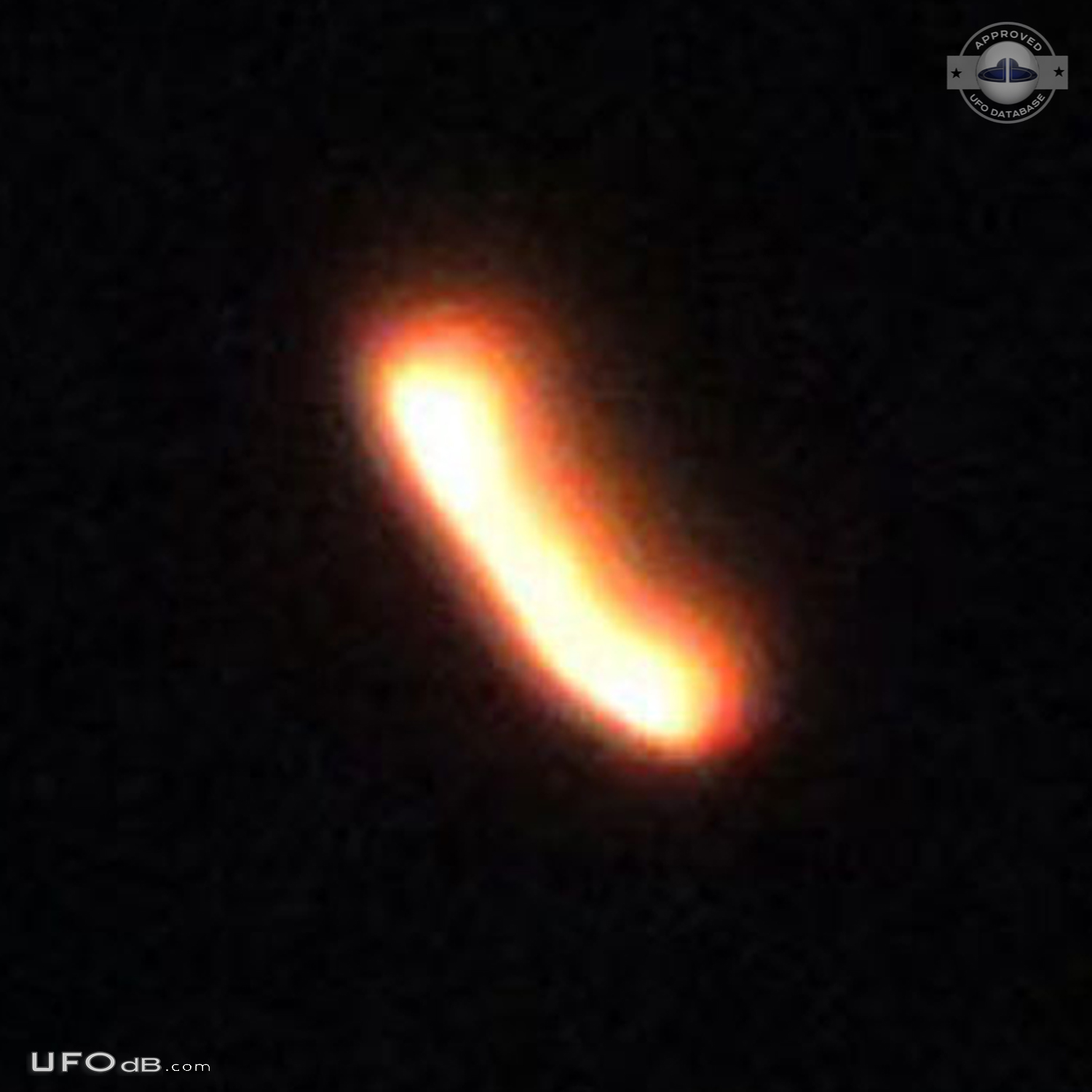 Amber UFO Changing to Red disapeared in the Night Hollister California UFO Picture #819-3