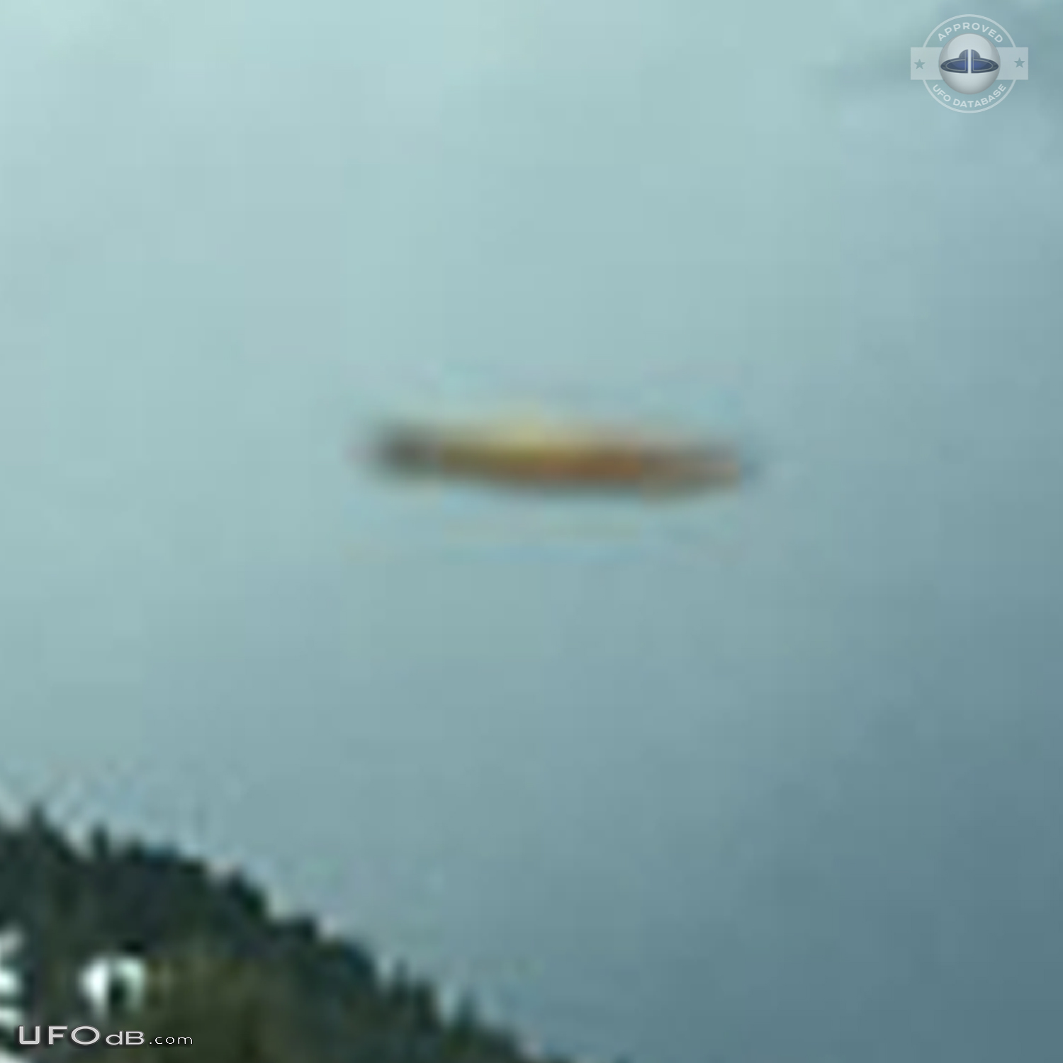 Black Lake picture captures saucer UFO passing near Vail Pass Copper M UFO Picture #822-5